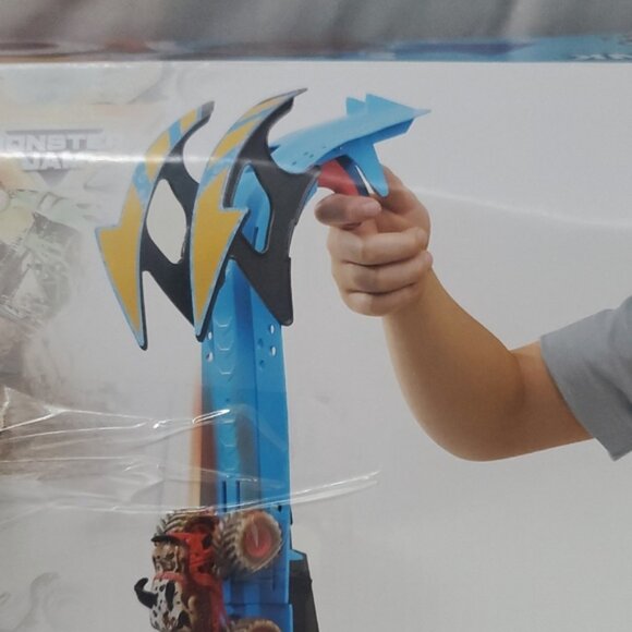 Monster Jam Mud Masters Dunk Tank Playset- New Never Used - Picture 12 of 15